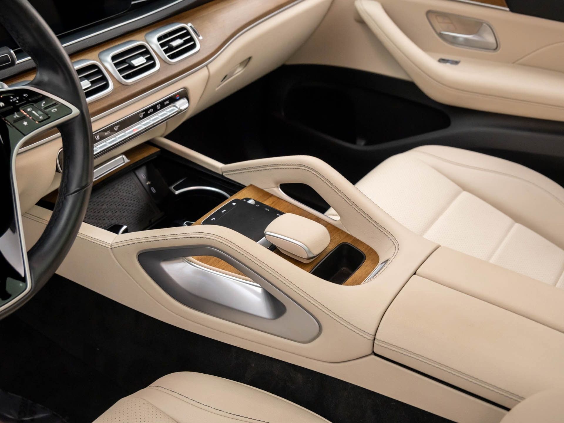 Certified 2024 Mercedes-Benz GLE 350 4MATIC w/ Winter Package image 14