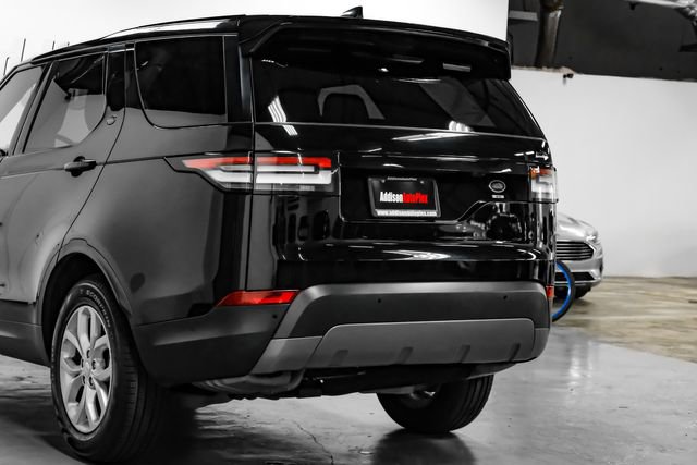 Used 2019 Land Rover Discovery SE image 18