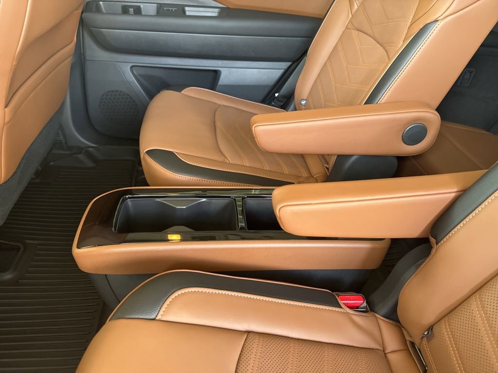 Used 2025 Nissan Pathfinder Platinum AWD/4WD image 22