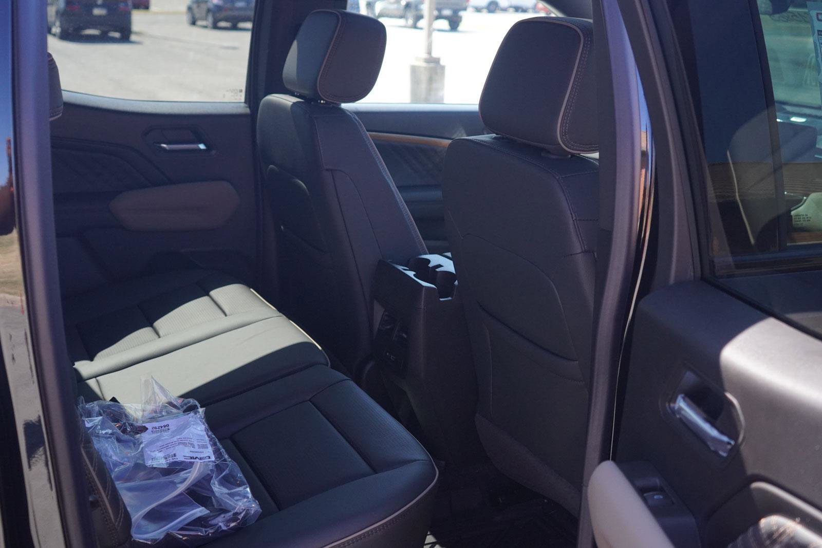 New 2026 GMC Canyon Denali w/ LPO, Denali Black Edition image 25