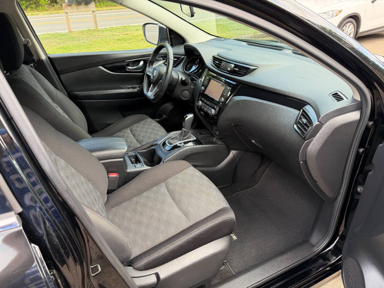 Used 2019 Nissan Rogue Sport SV w/ Technology Package AWD/4WD image 31