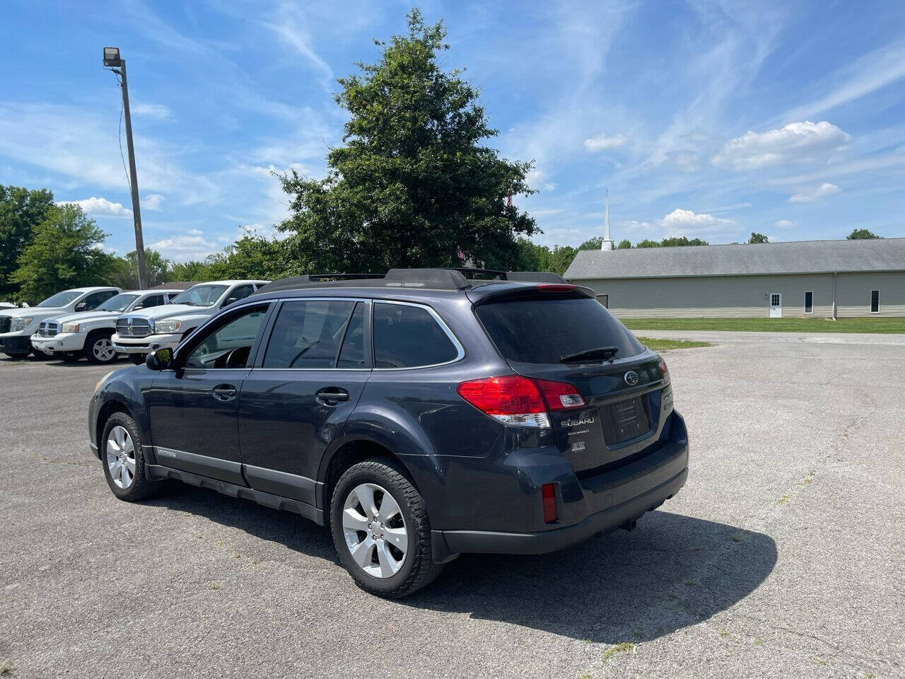 Used 2010 Subaru Outback 2.5i Limited AWD/4WD image 4