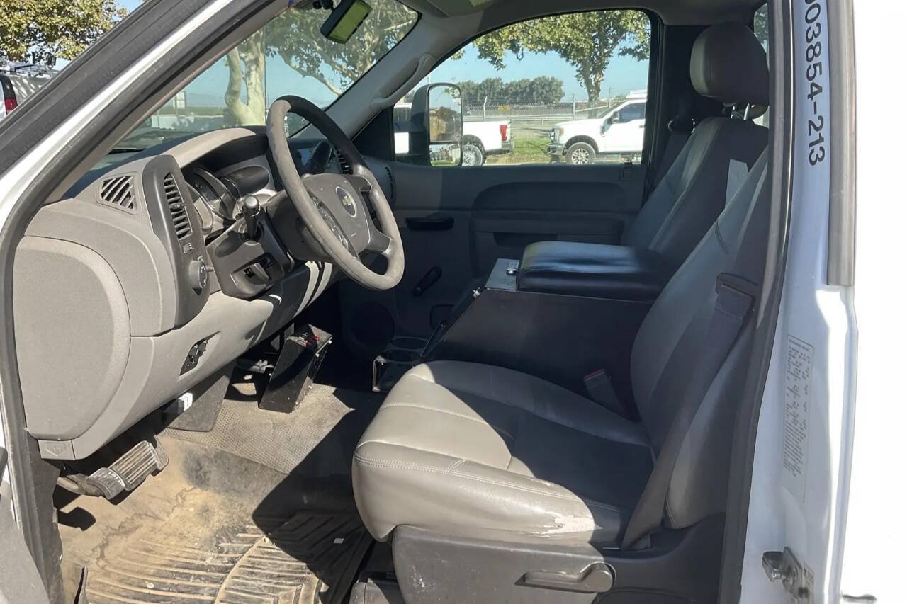 Used 2013 Chevrolet Silverado 3500 2WD Regular Cab image 9