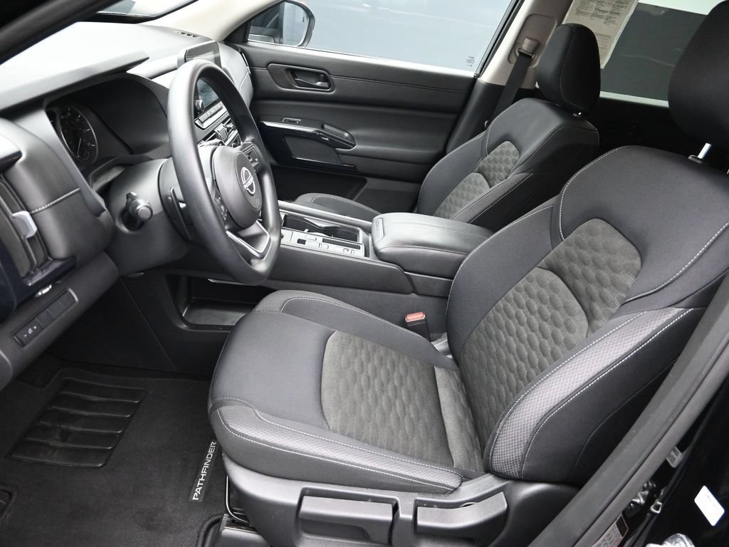 Used 2024 Nissan Pathfinder S FWD image 13