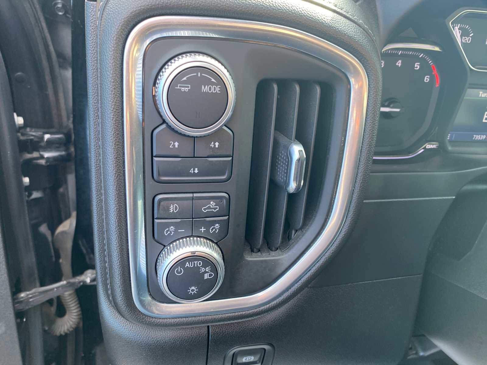 Used 2020 GMC Sierra 2500 SLE w/ SLE Value Package; AWD/4WD image 17