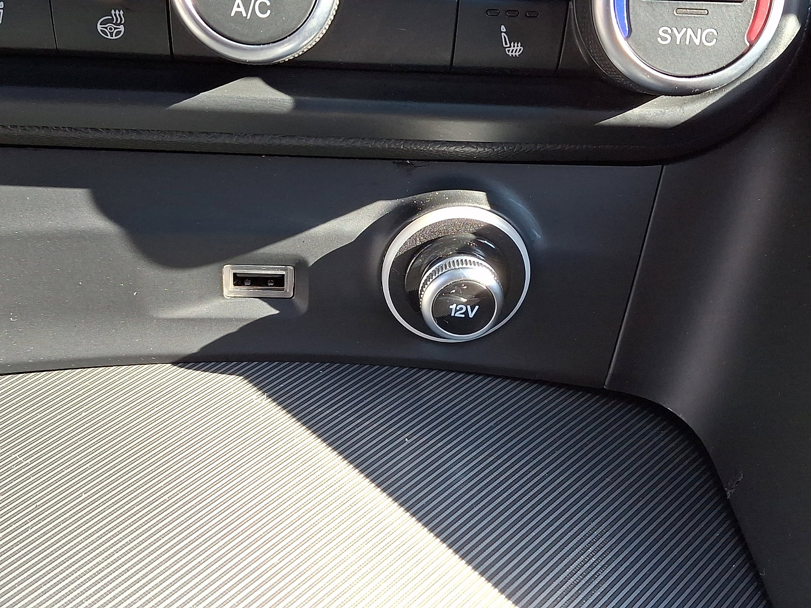 Used 2024 Alfa Romeo Stelvio Veloce AWD/4WD image 24