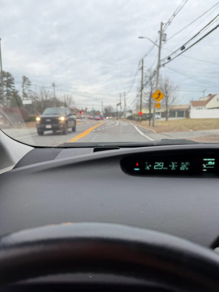 Used 2014 Toyota Prius Four w/ Solar Roof Package FWD image 9