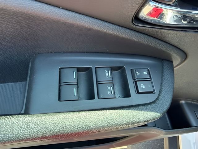 Used 2022 Honda Pilot EX-L image 2