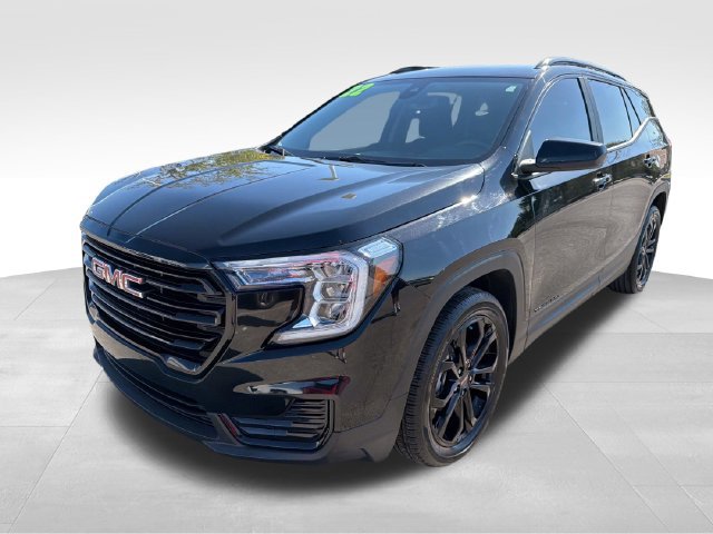 Used 2022 GMC Terrain SLE w/ Driver Convenience Package FWD image 3