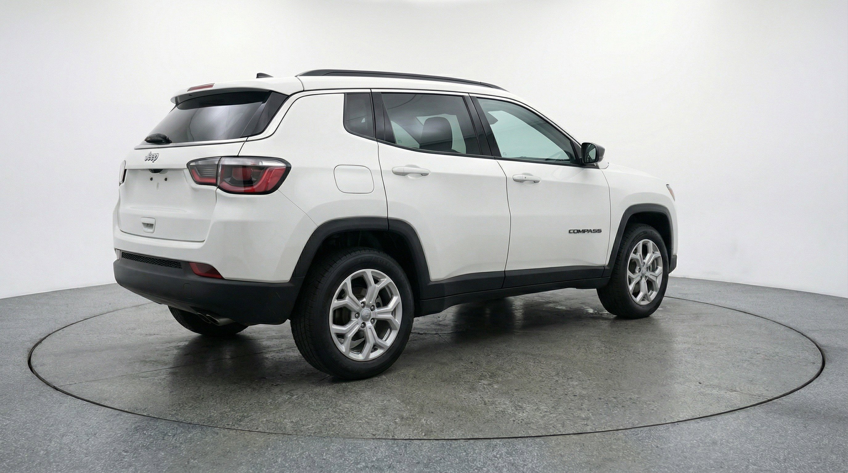 Used 2025 Jeep Compass Latitude AWD/4WD image 9