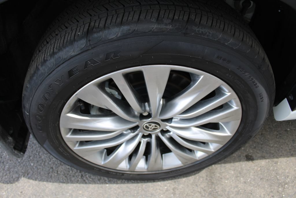 Certified 2026 Toyota Highlander Platinum AWD/4WD image 72