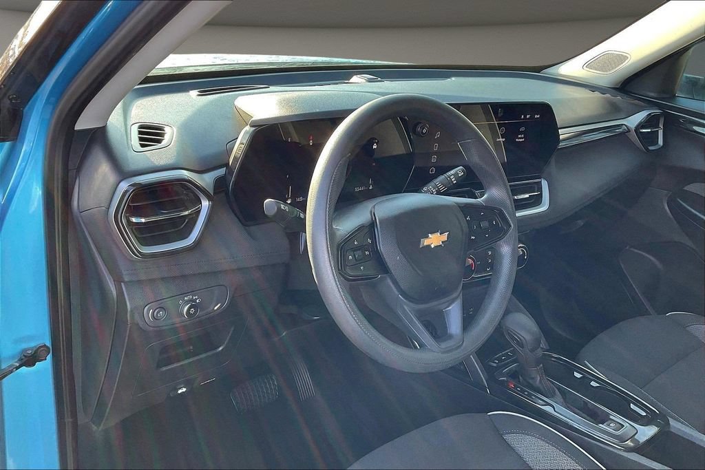Used 2025 Chevrolet TrailBlazer LT AWD/4WD image 20