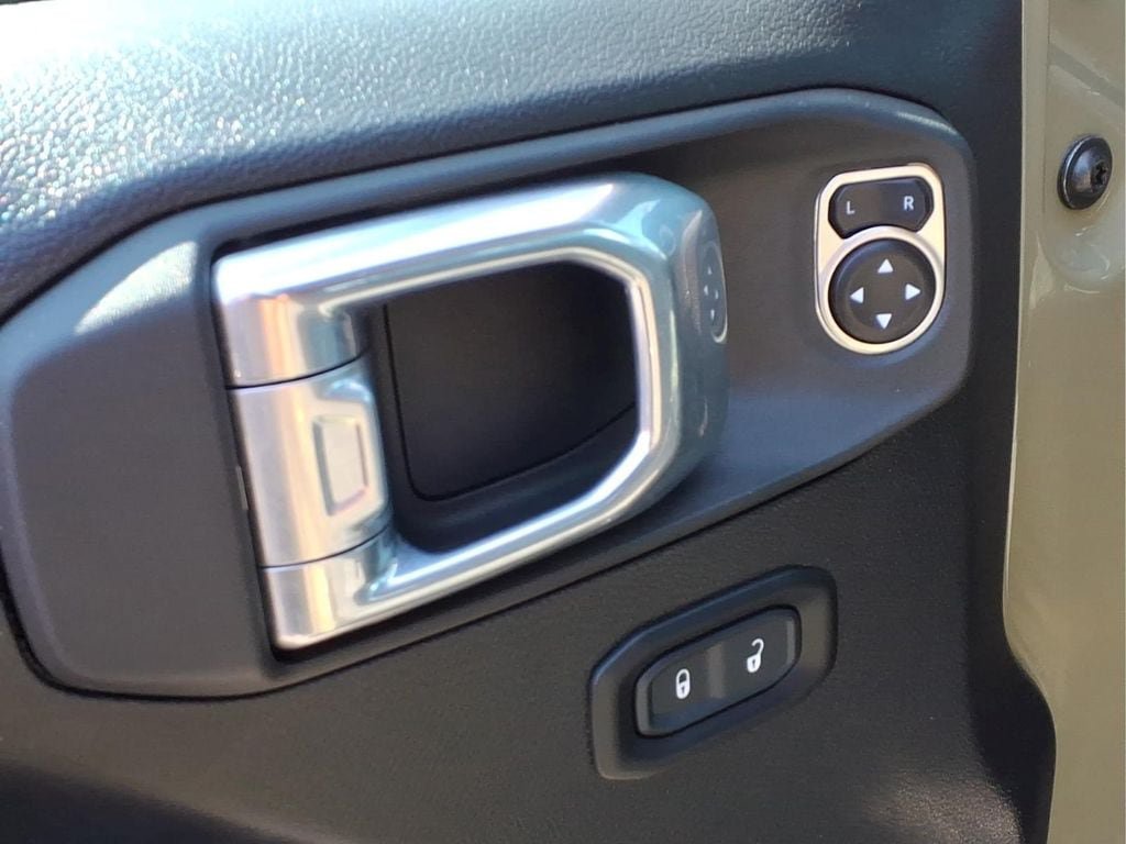 Used 2025 Jeep Gladiator Sport AWD/4WD image 19