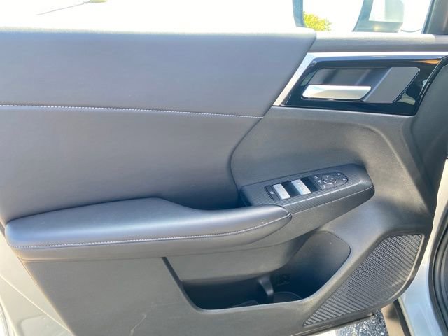 Used 2024 Mitsubishi Outlander SE Black Edition image 17