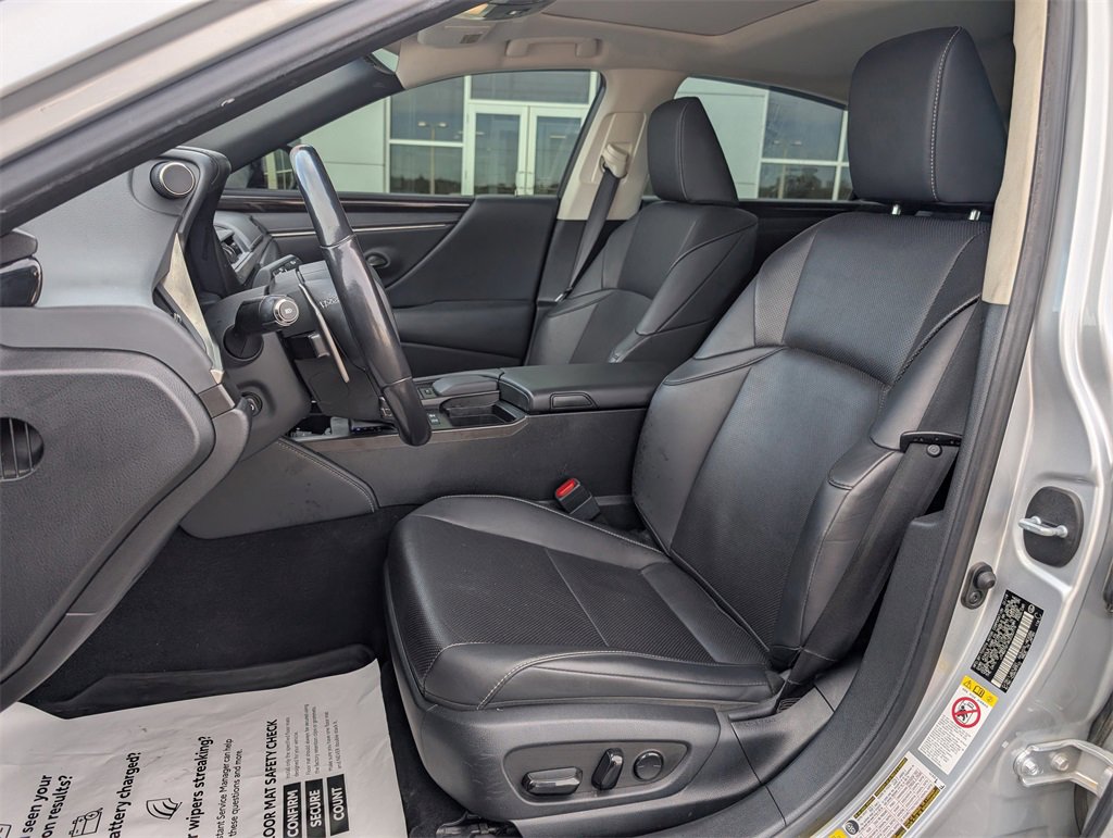 Used 2019 Lexus ES 300h image 11