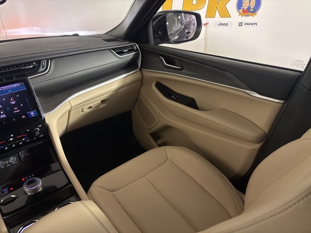 Used 2023 Jeep Grand Cherokee Limited image 49