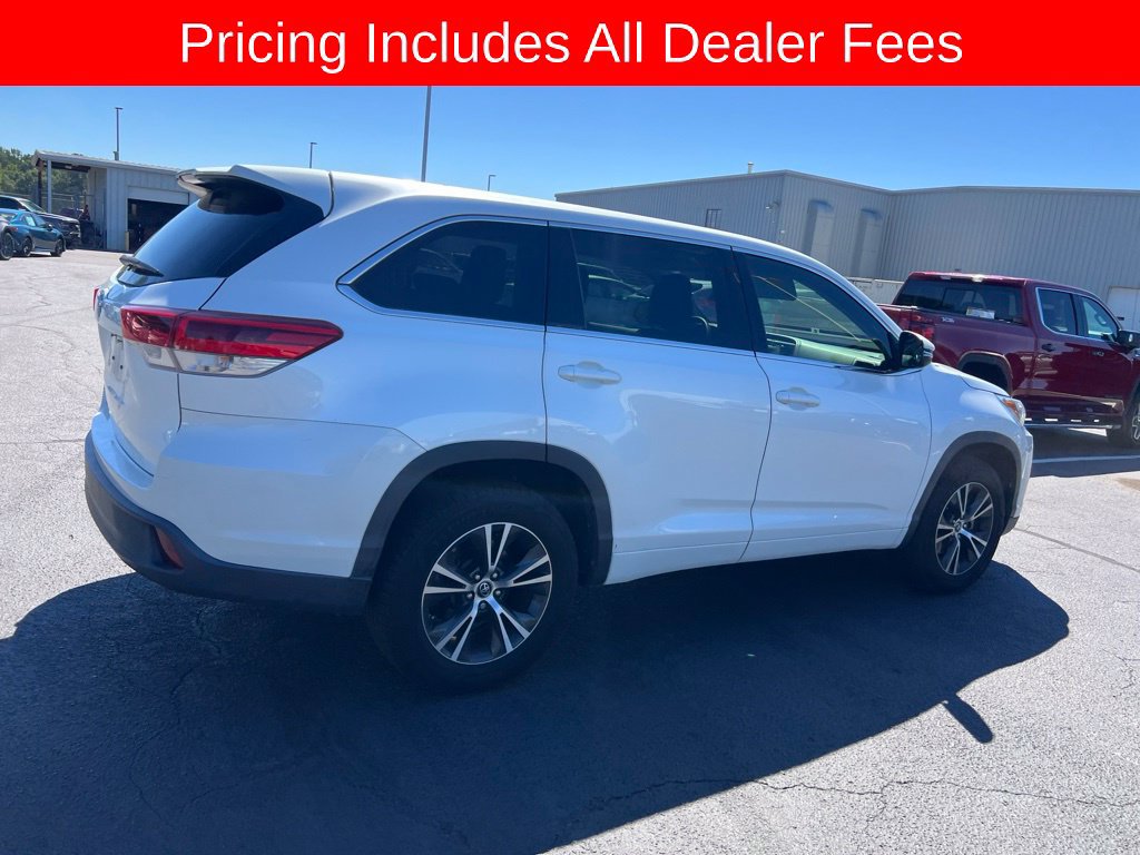 Used 2017 Toyota Highlander LE FWD image 25