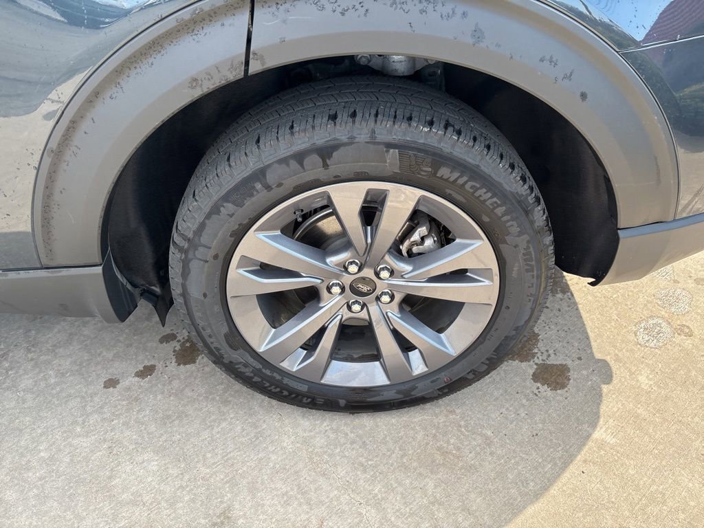 Used 2024 Ford Explorer XLT w/ Equipment Group 202A AWD/4WD image 13