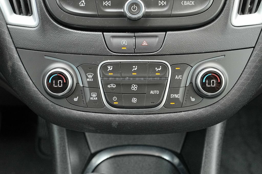 Used 2024 Chevrolet Malibu LT FWD image 30