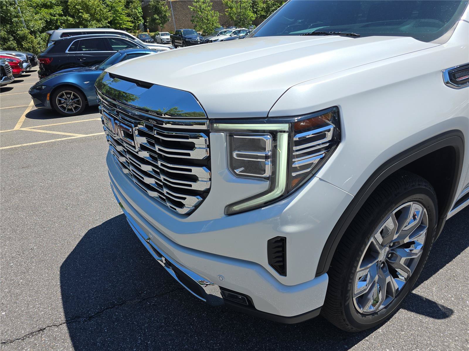 Used 2024 GMC Sierra 1500 Denali AWD/4WD image 9