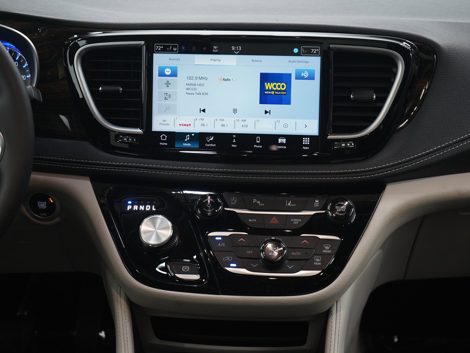 Used 2024 Chrysler Pacifica Limited FWD image 18