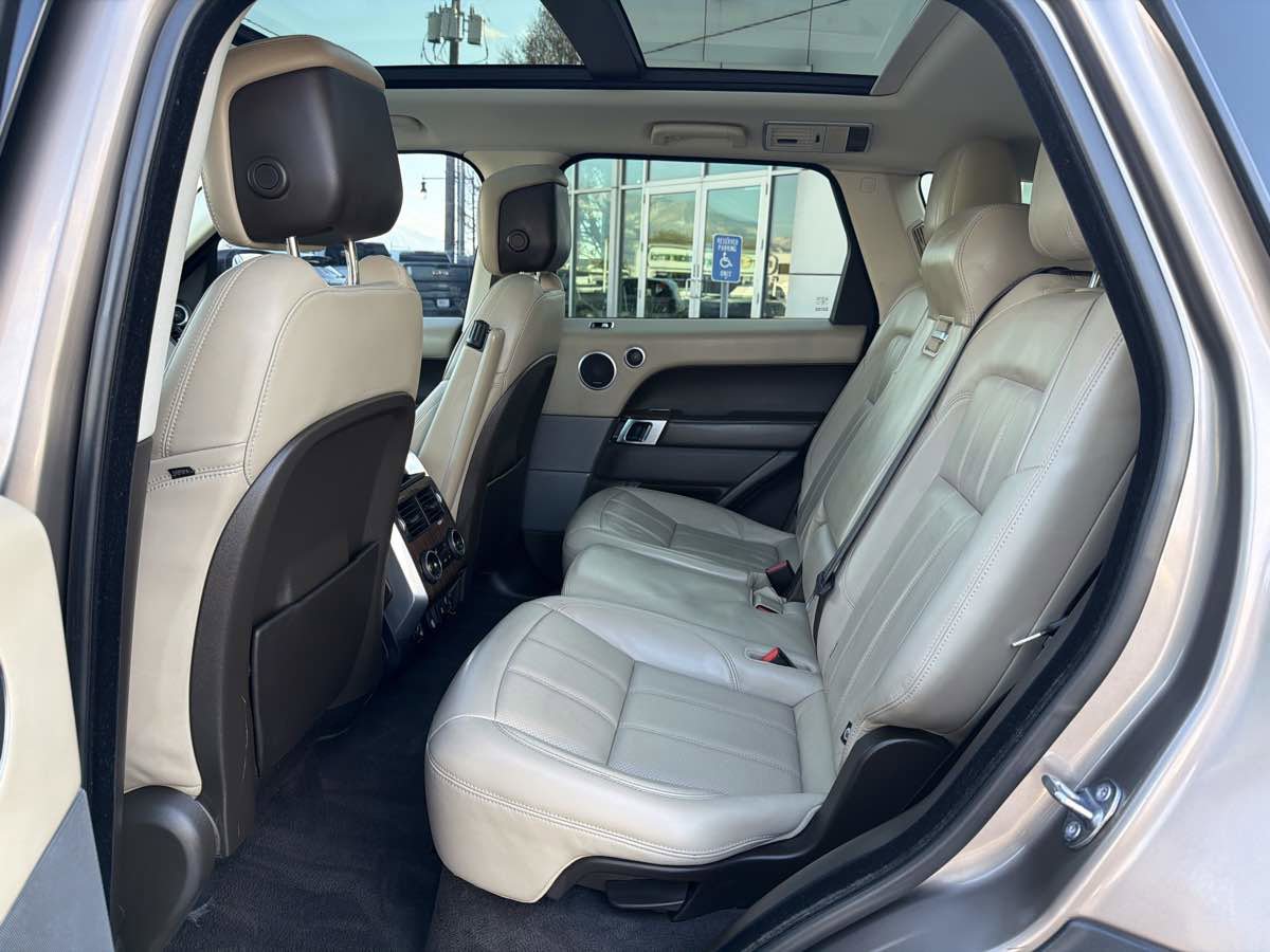 Used 2018 Land Rover Range Rover Sport HSE image 12
