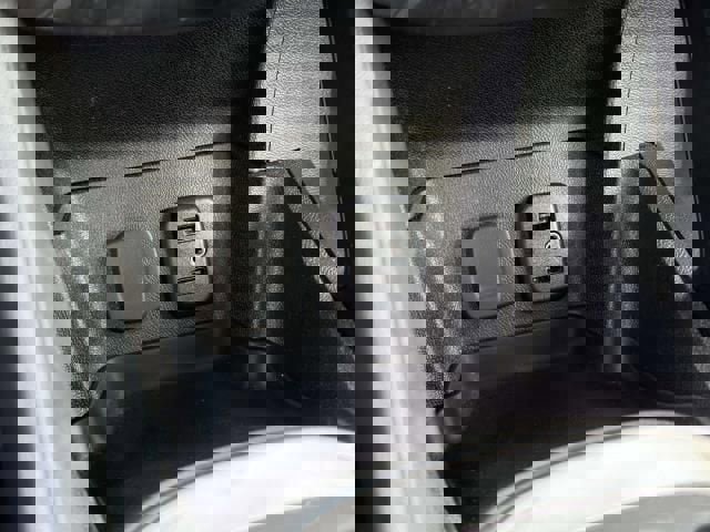 Used 2018 Chevrolet Volt Premier FWD image 26