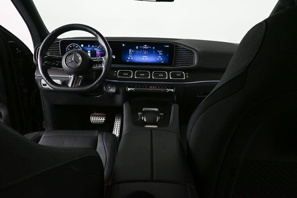 Used 2025 Mercedes-Benz GLS 580 4MATIC image 17