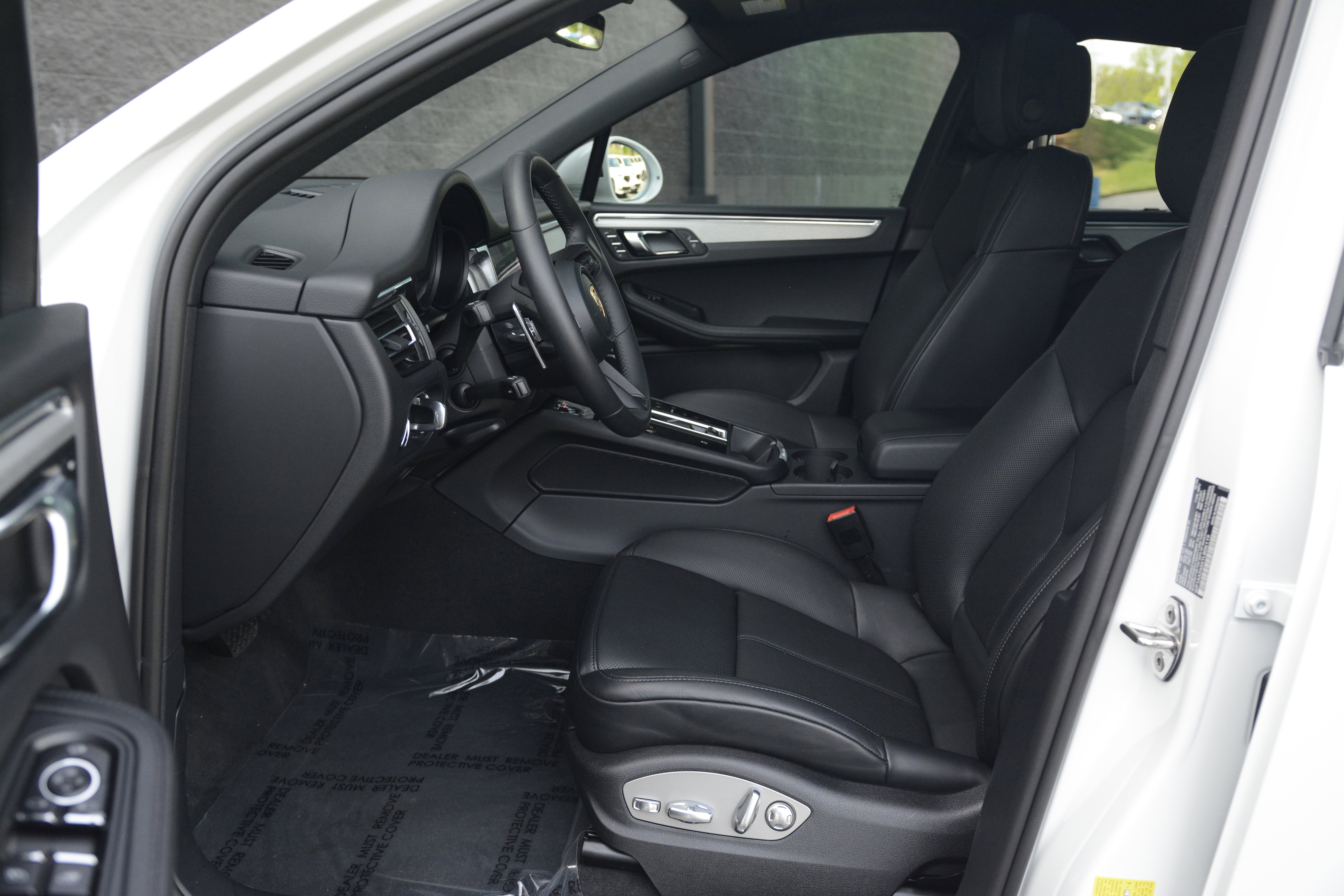 Certified 2026 Porsche Macan AWD/4WD image 15