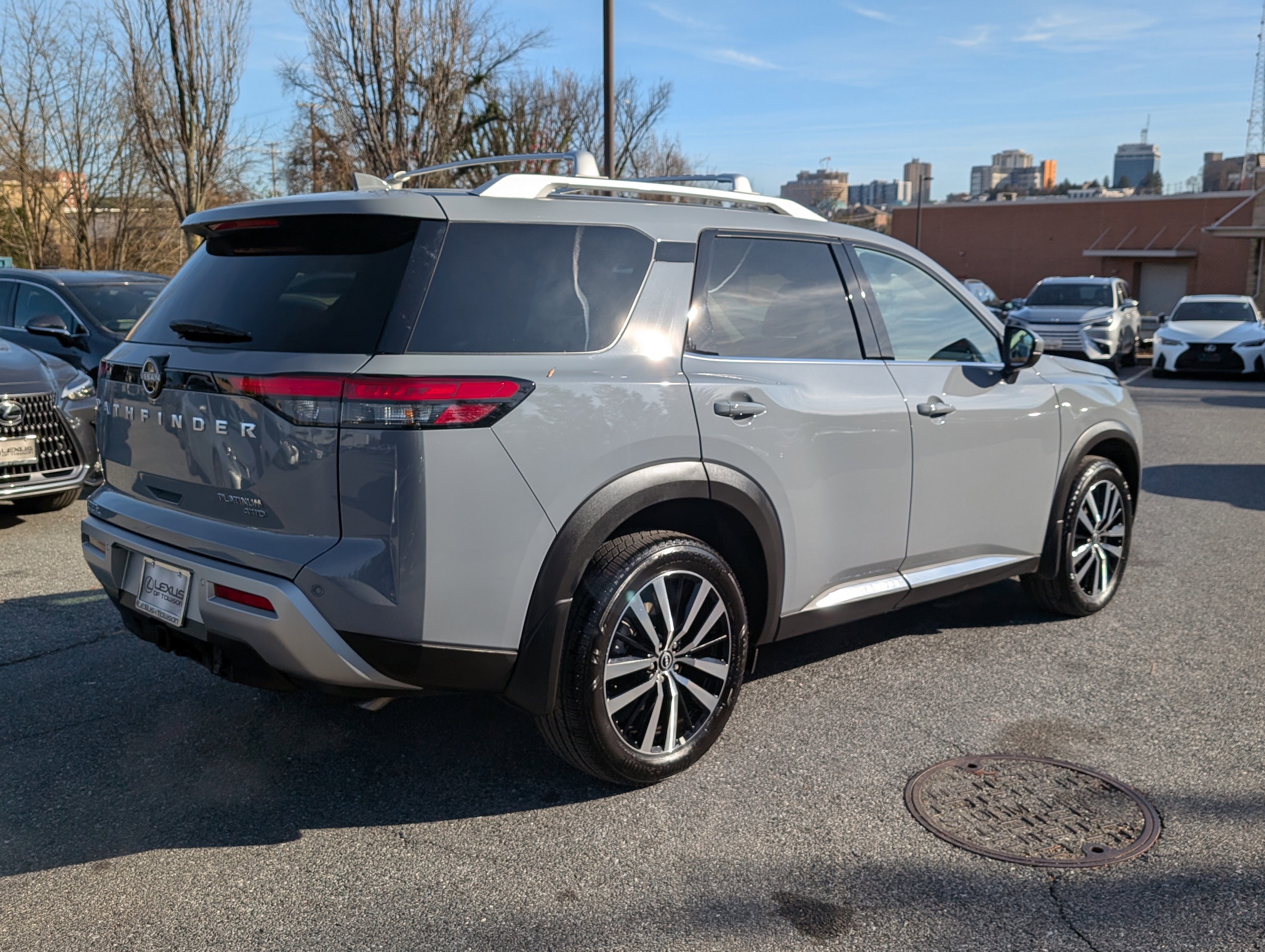 Used 2025 Nissan Pathfinder Platinum image 3