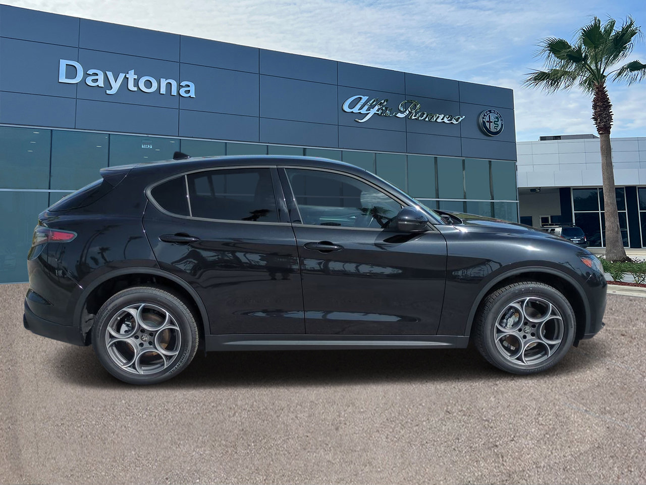 New 2025 Alfa Romeo Stelvio Sprint w/ Convenience Package image 2