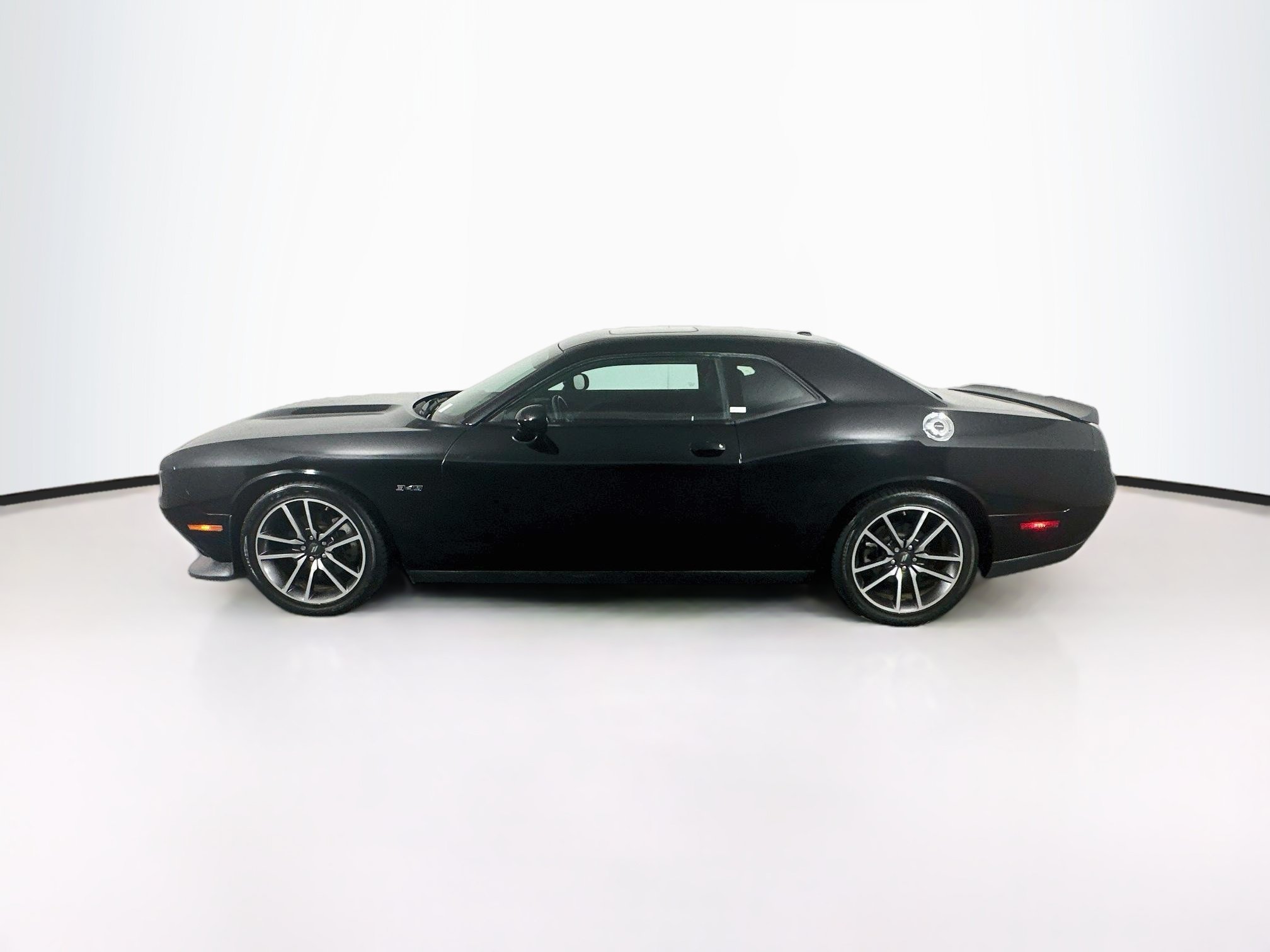 Used 2023 Dodge Challenger R/T RWD image 4