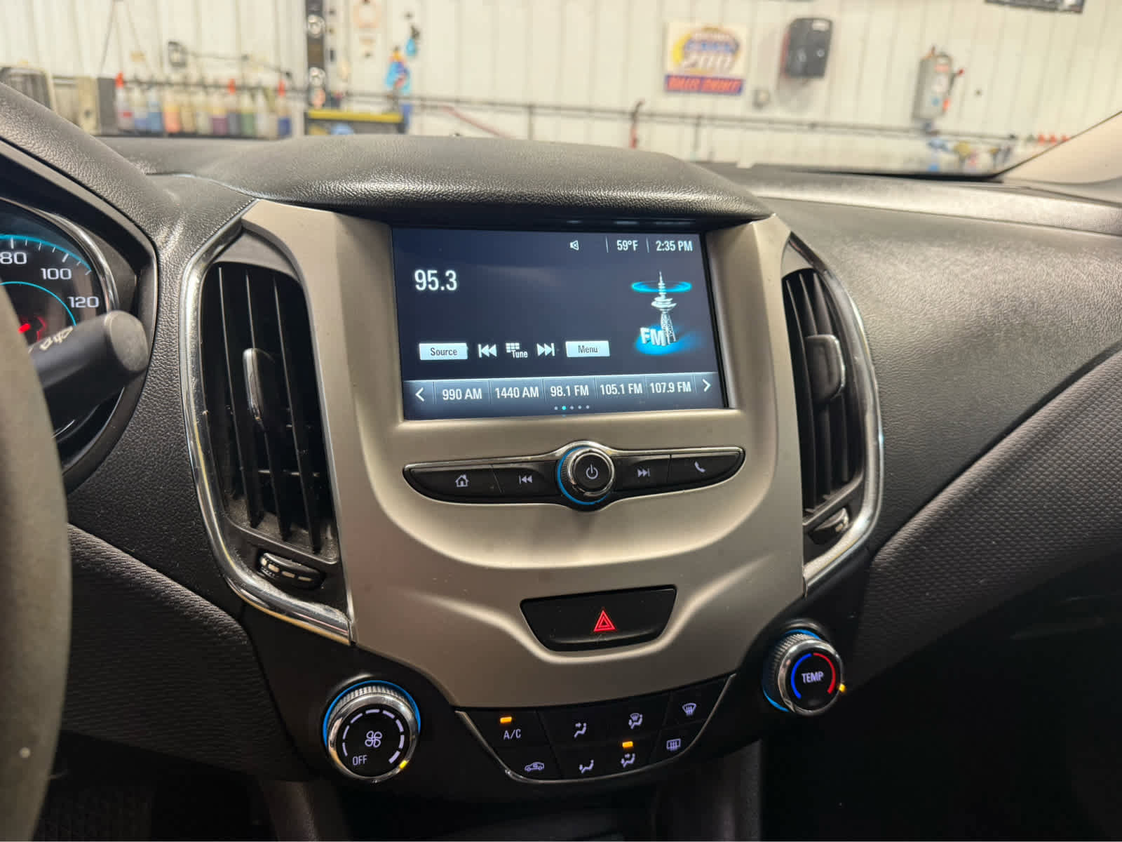 Used 2018 Chevrolet Cruze LS image 10