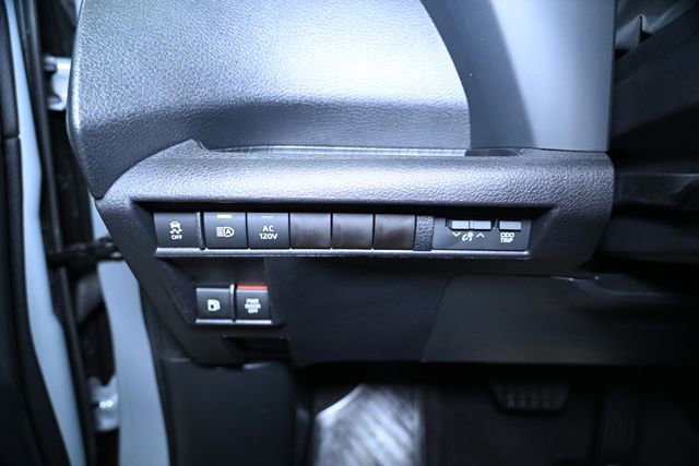 Used 2025 Toyota Sienna XLE Woodland Edition image 39