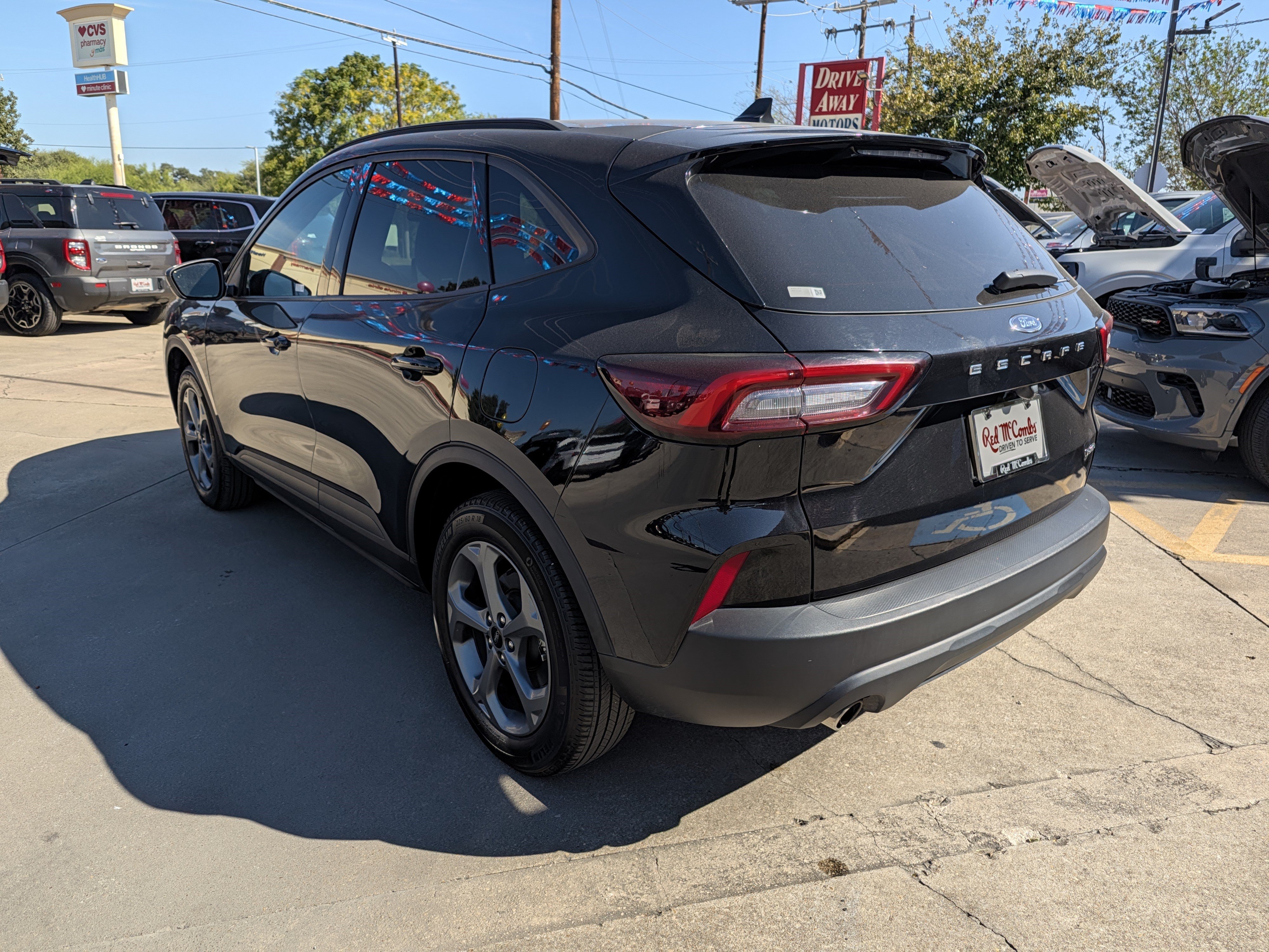 Certified 2025 Ford Escape ST-Line Select AWD/4WD image 7