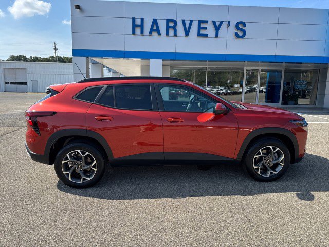 Used 2024 Chevrolet Trax LT w/ Sunroof Package image 6