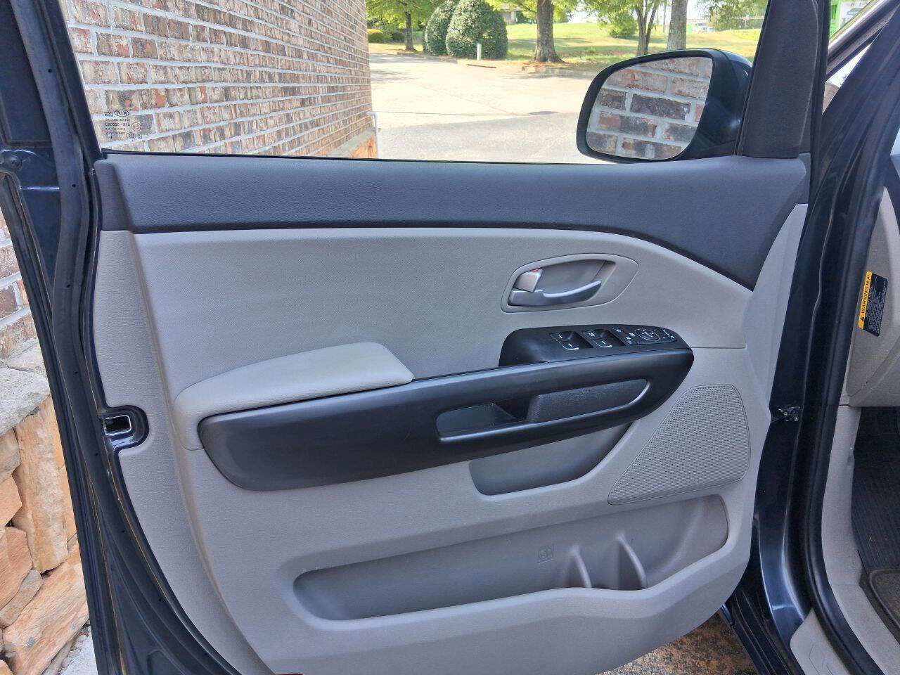 Used 2017 Kia Sedona LX FWD image 21