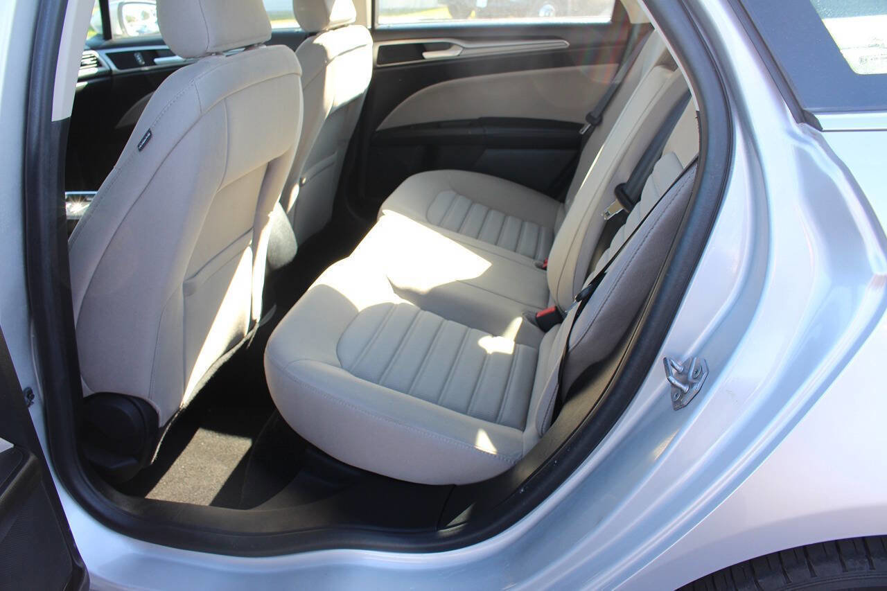 Used 2018 Ford Fusion S image 9