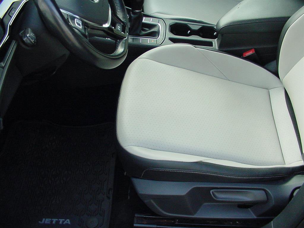 Used 2020 Volkswagen Jetta R-Line w/ R-Line Cold Weather Package image 13