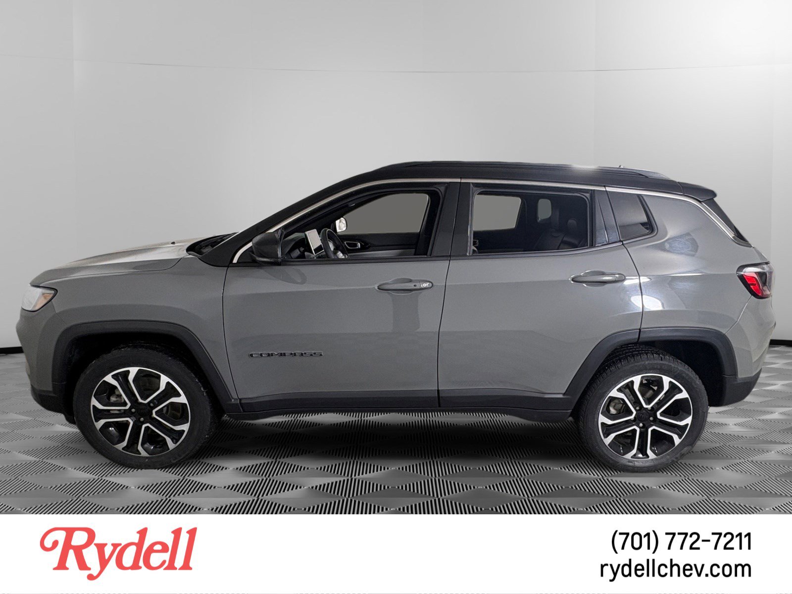 Used 2023 Jeep Compass Limited image 2
