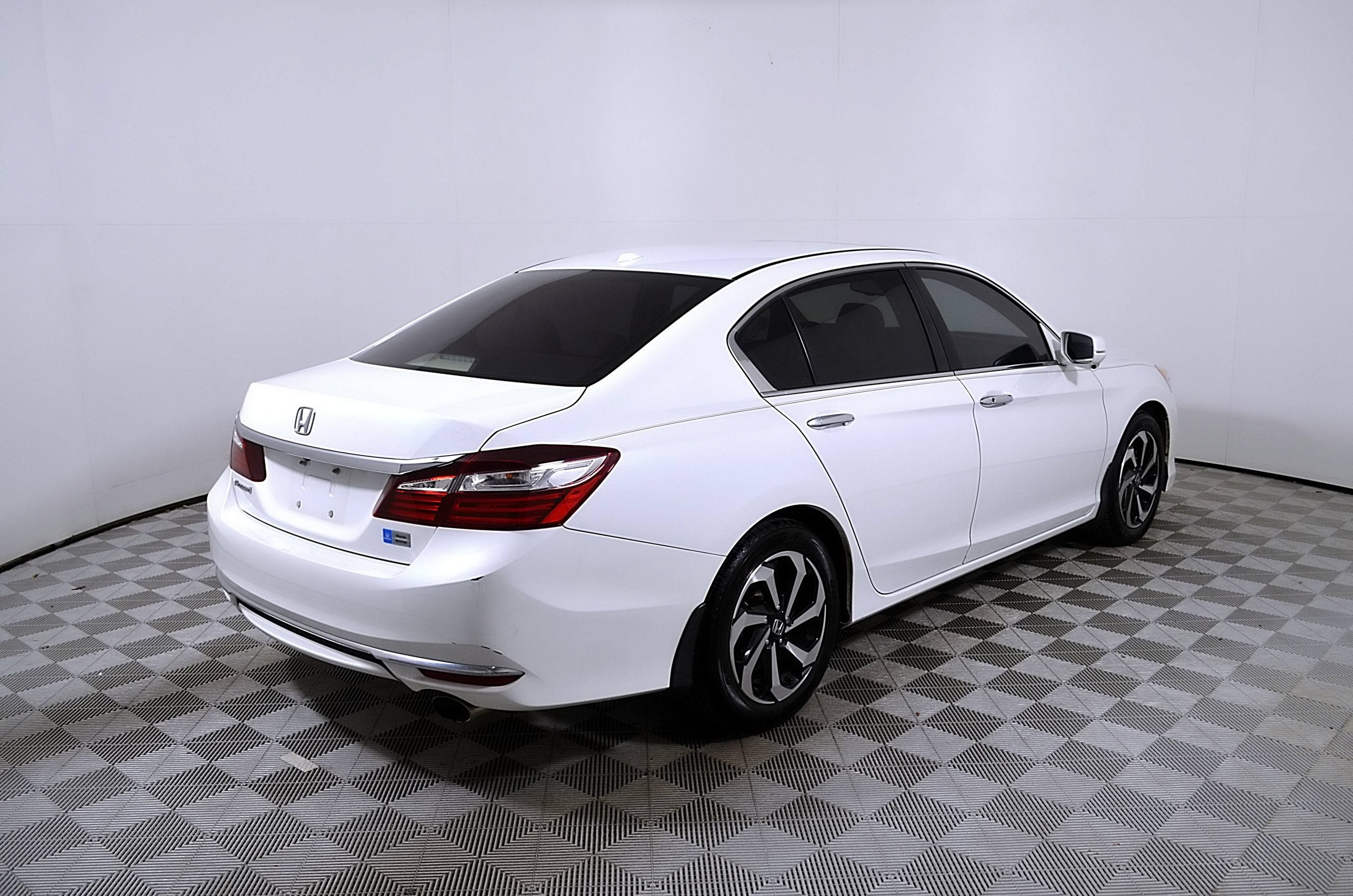 Used 2017 Honda Accord EX-L image 7