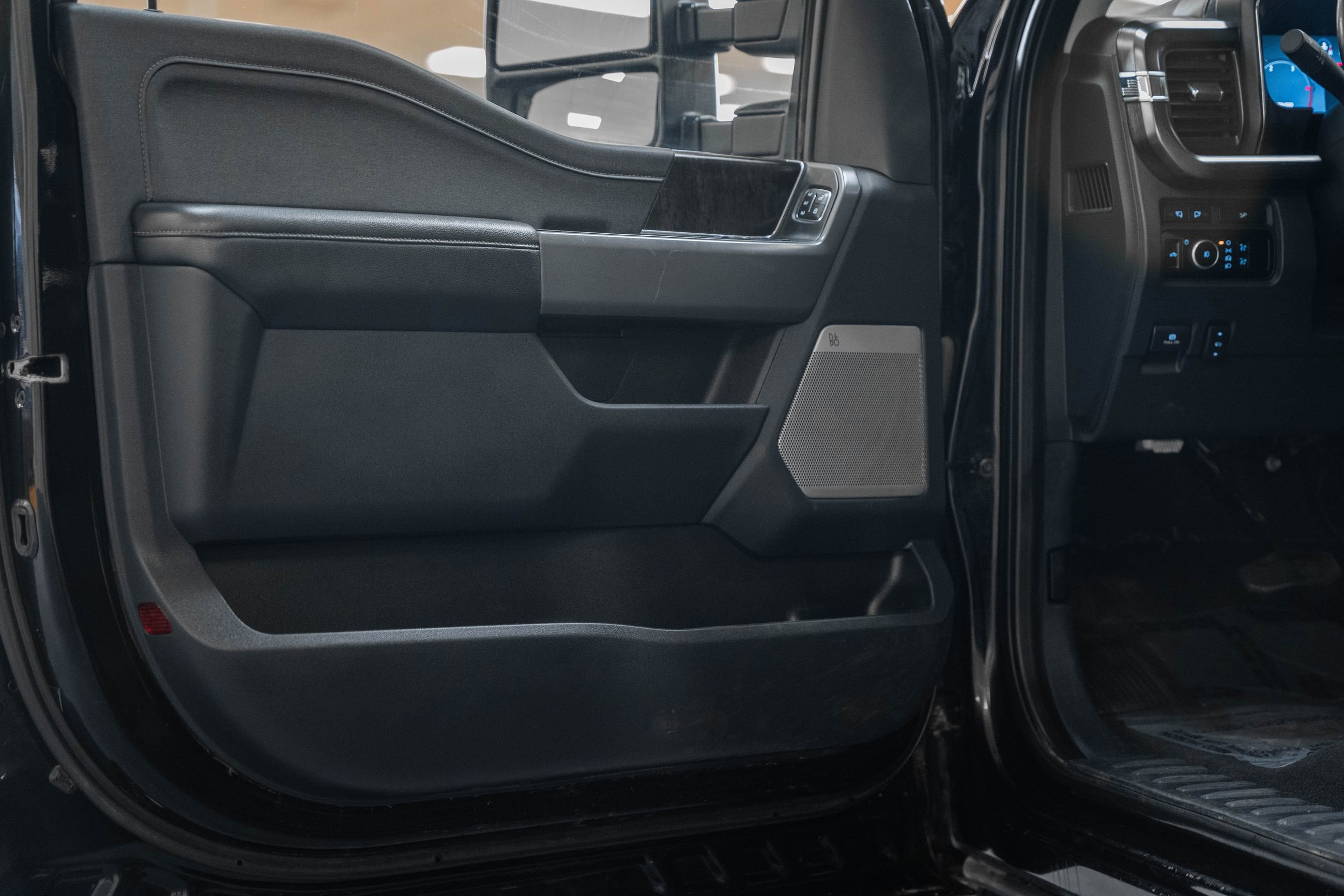 Used 2023 Ford F350 Lariat w/ Lariat Ultimate Package image 45