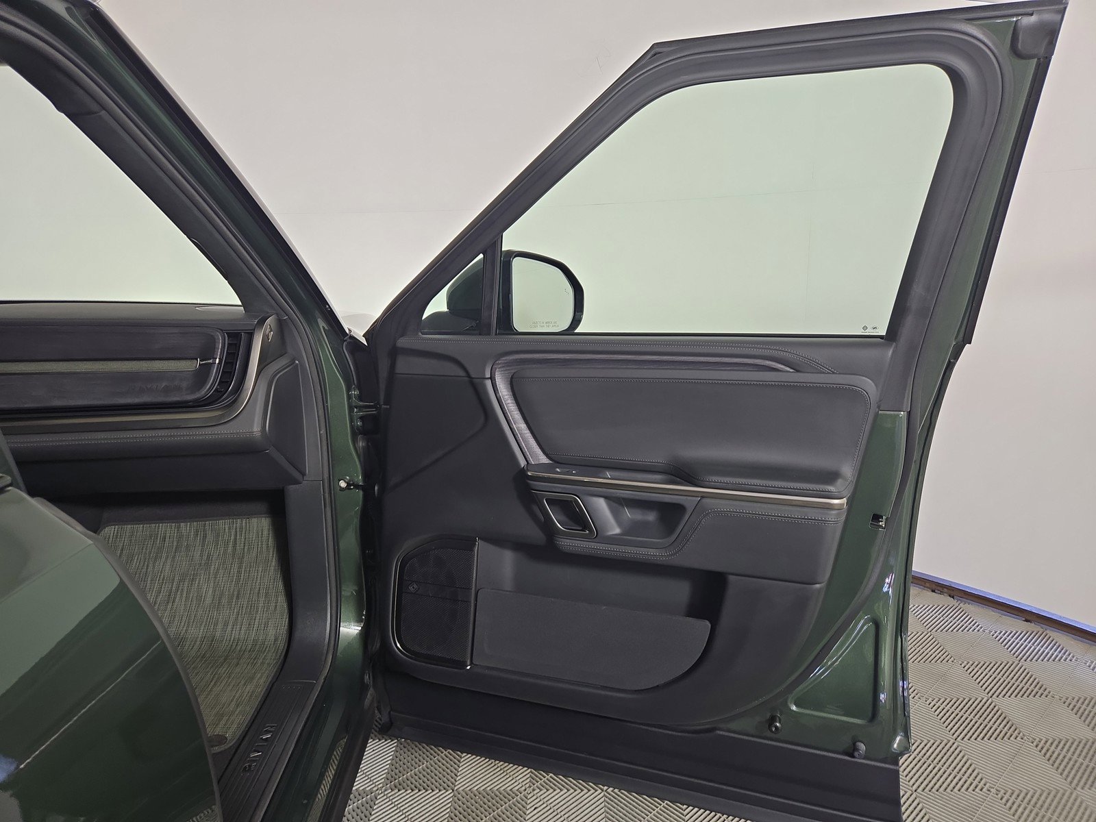 Used 2024 Rivian R1S Adventure image 18