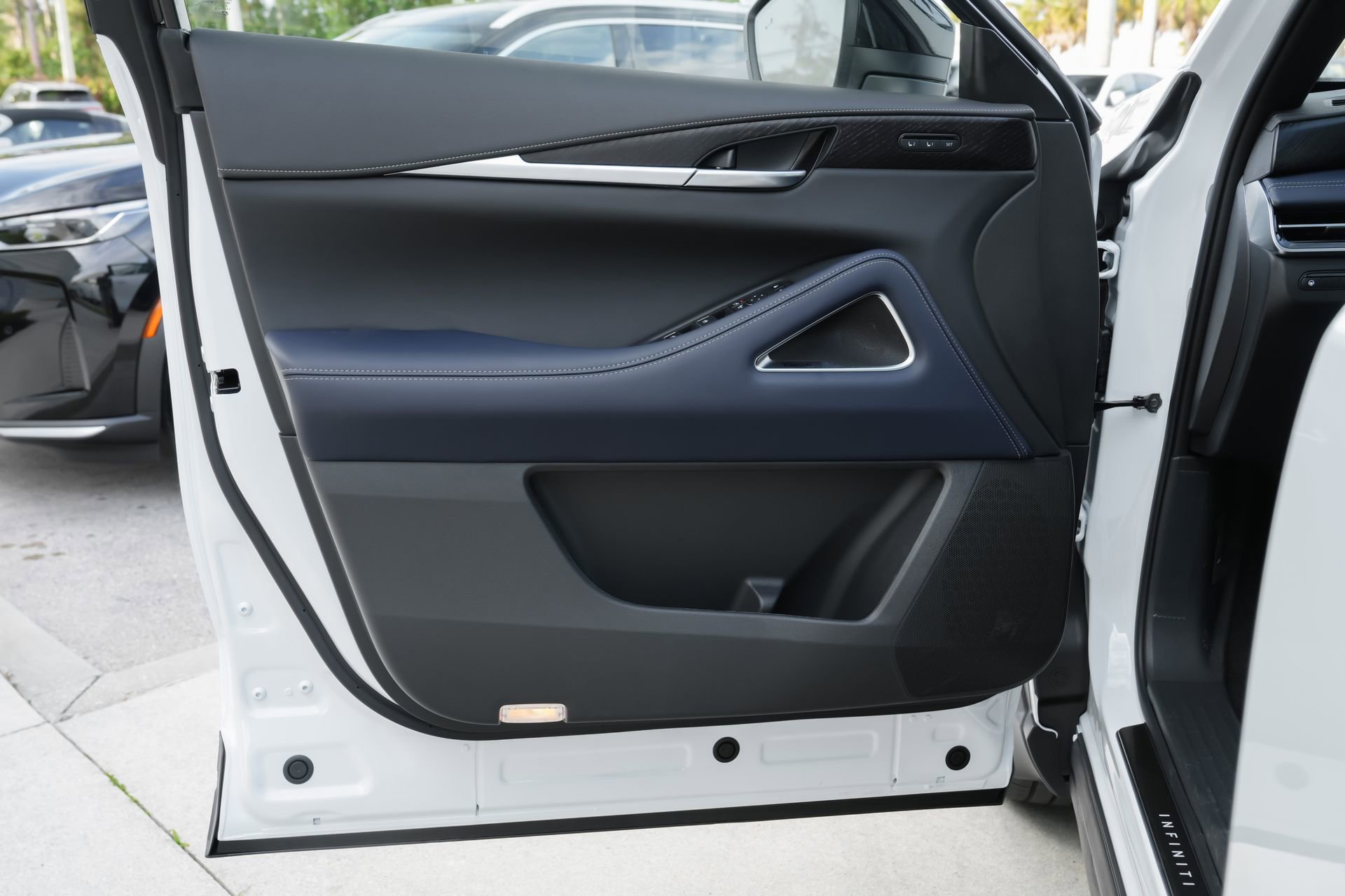 New 2026 INFINITI QX60 Sport w/ Dark Cargo Package image 25