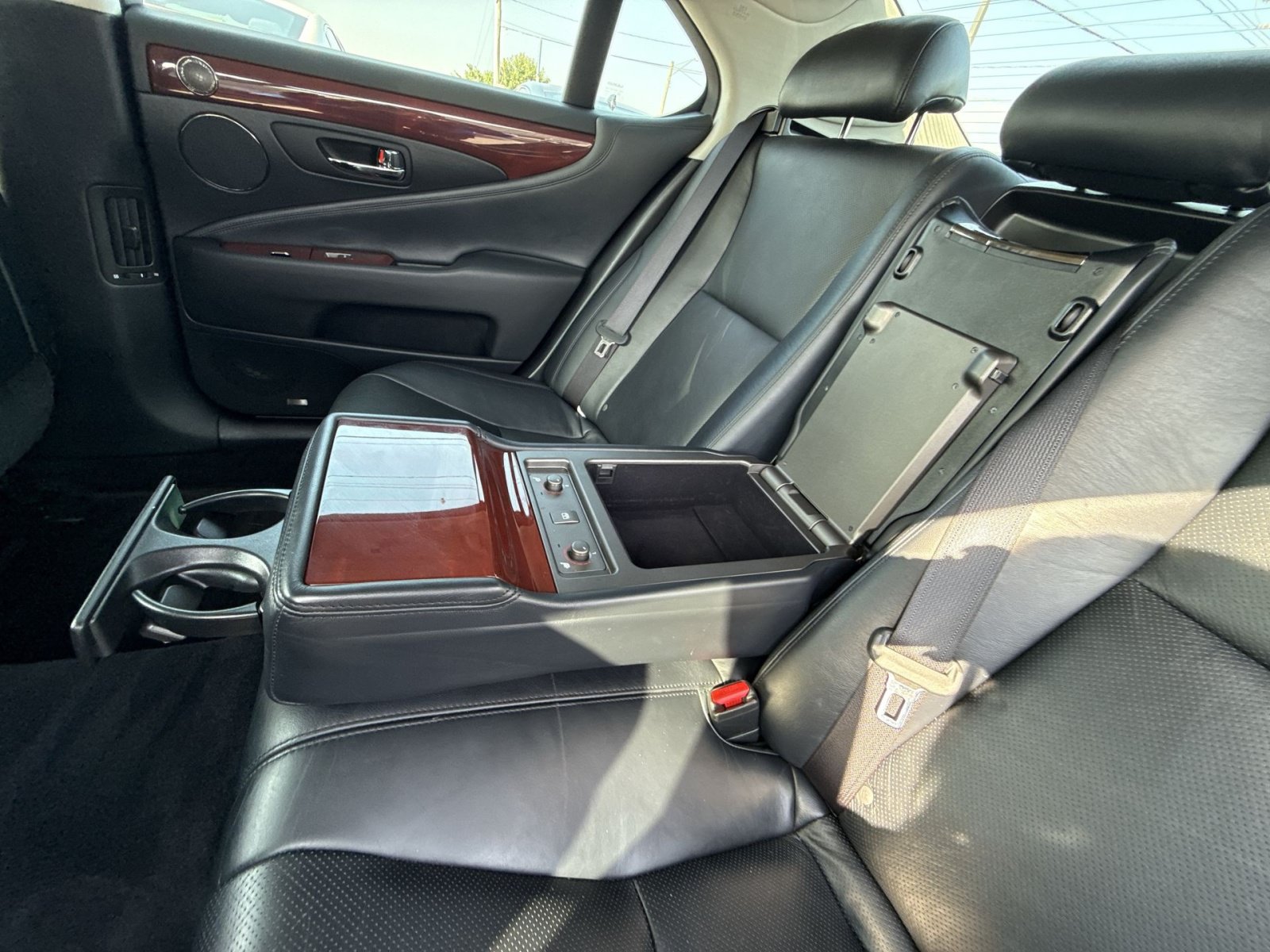 Used 2011 Lexus LS 460 w/ Luxury Value Edition RWD image 26