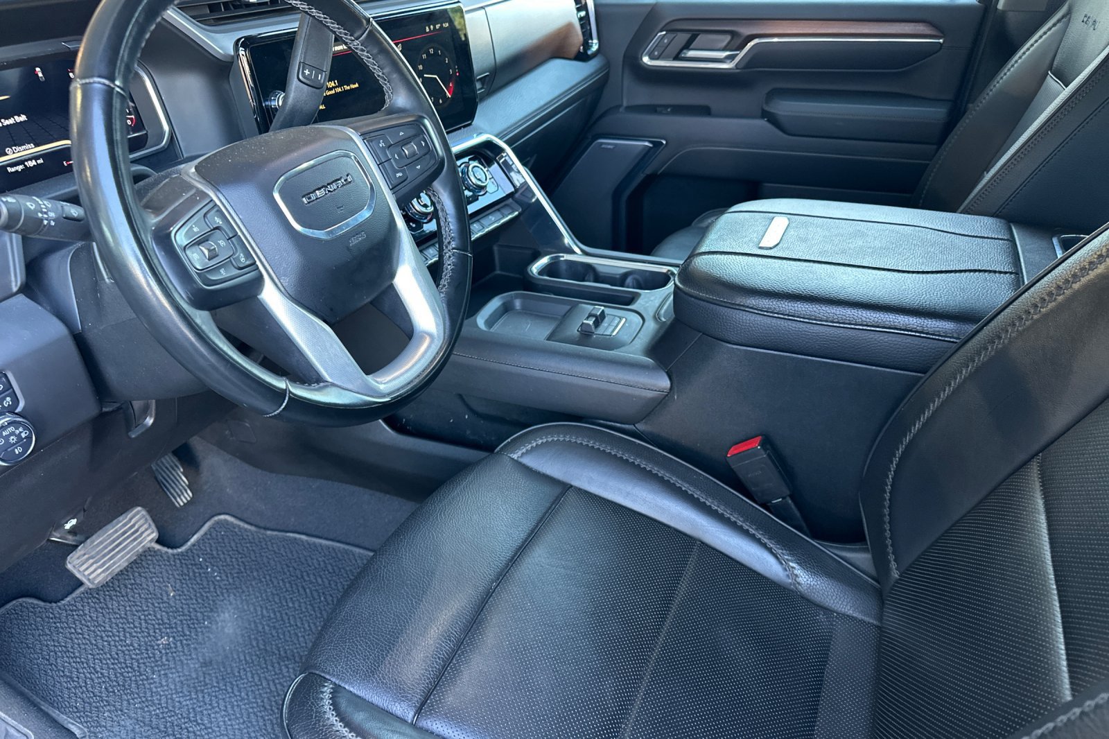 Used 2024 GMC Sierra 2500 Denali w/ Denali Reserve Package AWD/4WD image 9