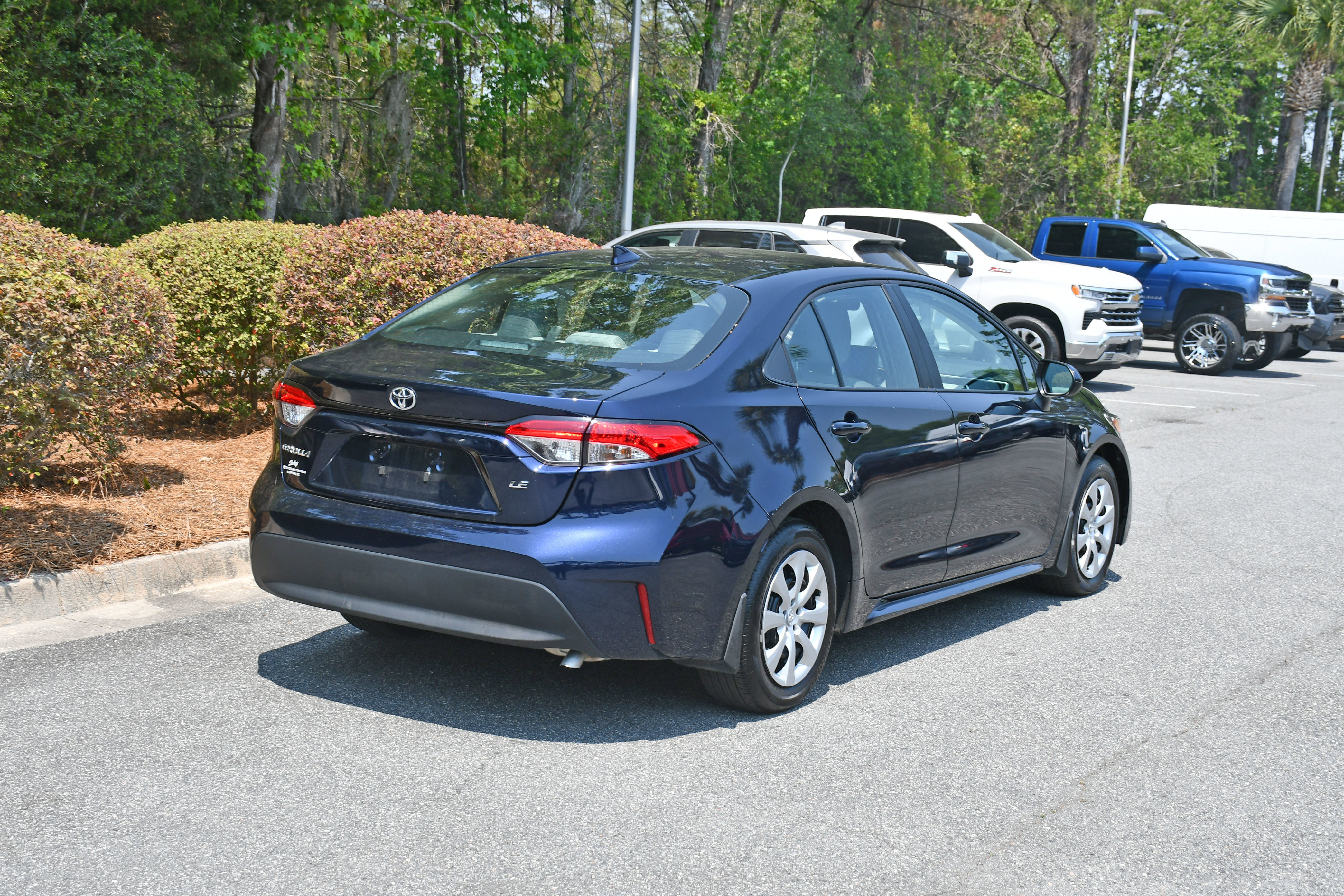 Used 2025 Toyota Corolla LE FWD image 4