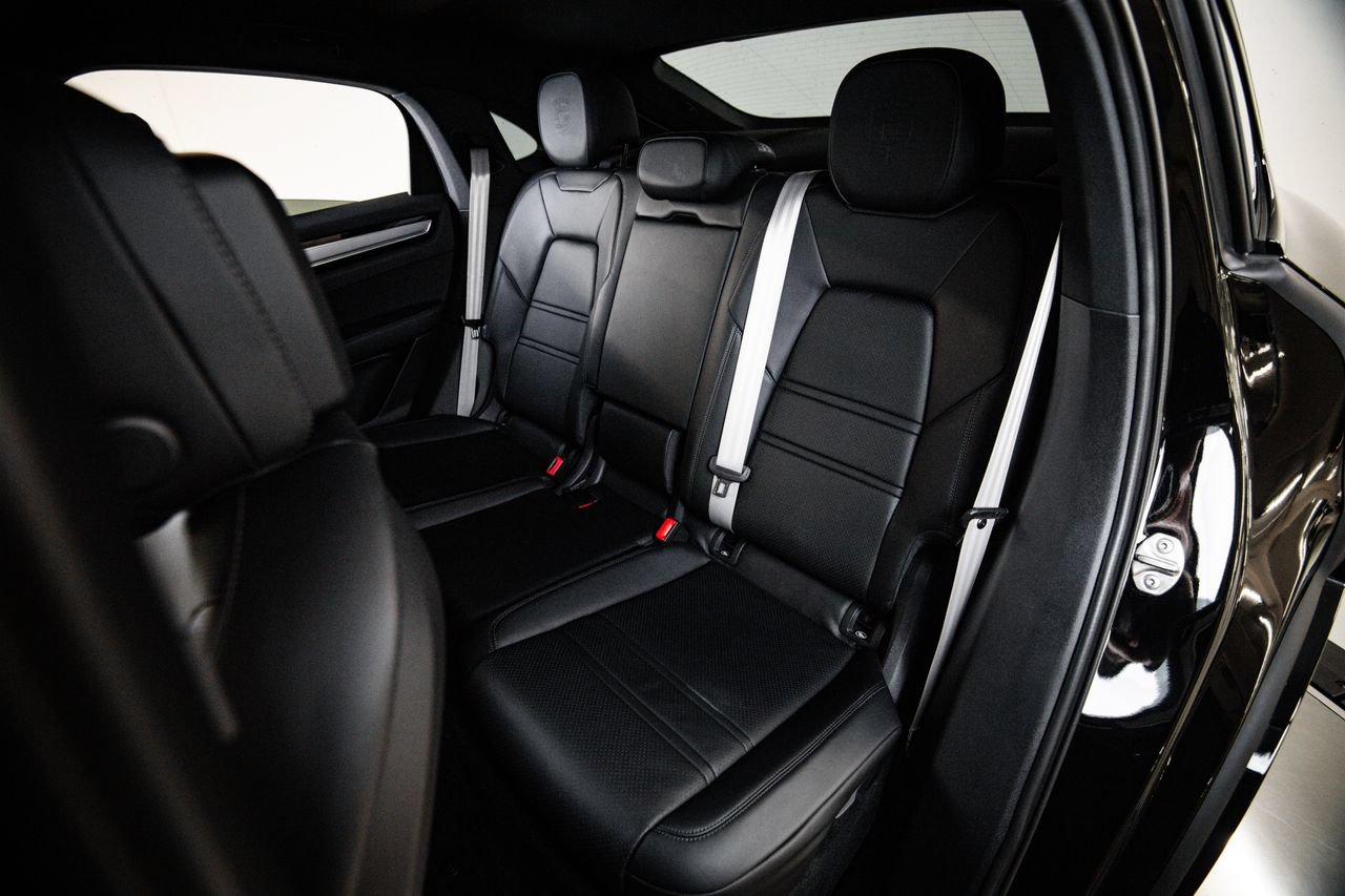 Certified 2023 Porsche Cayenne Platinum Edition AWD/4WD image 24