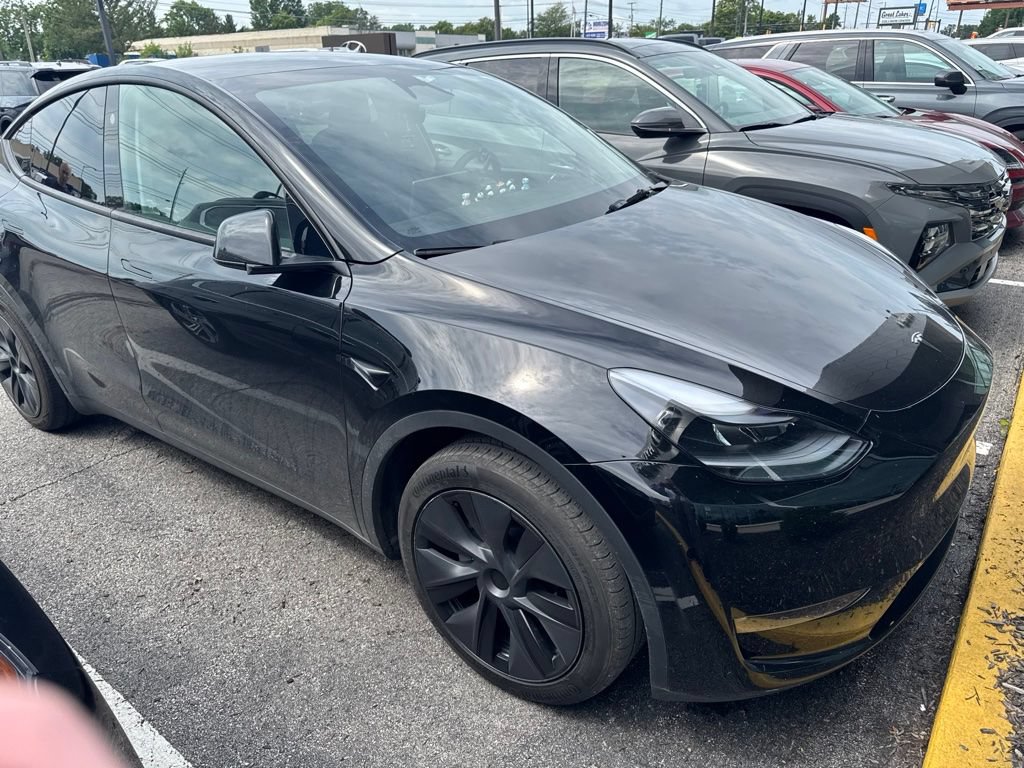 Used 2024 Tesla Model Y Long Range AWD/4WD image 2