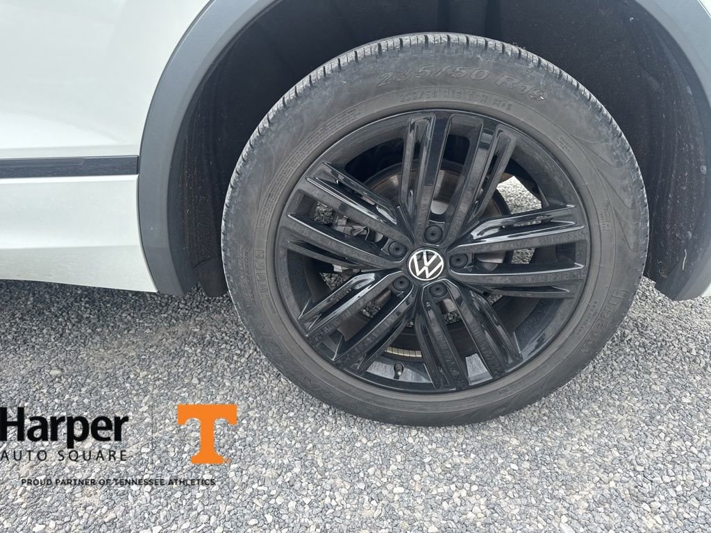 Used 2022 Volkswagen Tiguan SE R-Line image 20